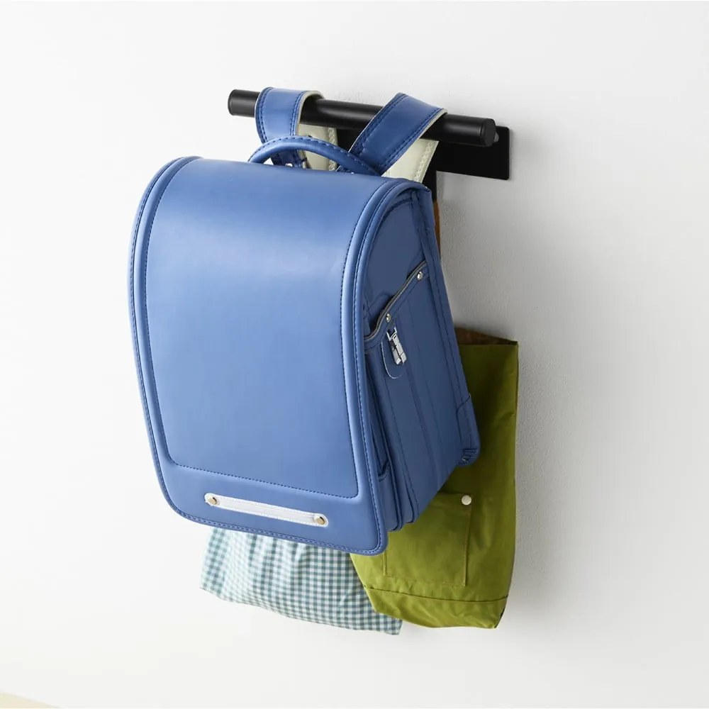 Čierny vešiak na batoh Yamazaki Tower