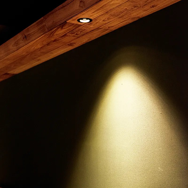 Moderný zapustený reflektor čierny 9,2 cm otočný a naklápateľný - Chuck