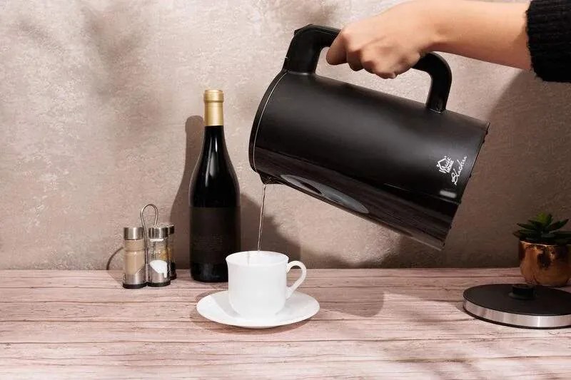 ST Rýchlovarná kanvica Blackira 230 V 1,7l čierna