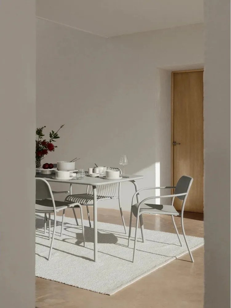 Kovový záhradný jedálenský stôl 90x180 cm Yua – Blomus