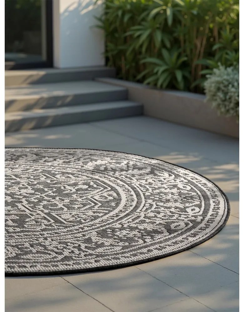 Čierno-biely okrúhly vnútorný a vonkajší koberec ø 160 cm Duet Kona – NORTHRUGS