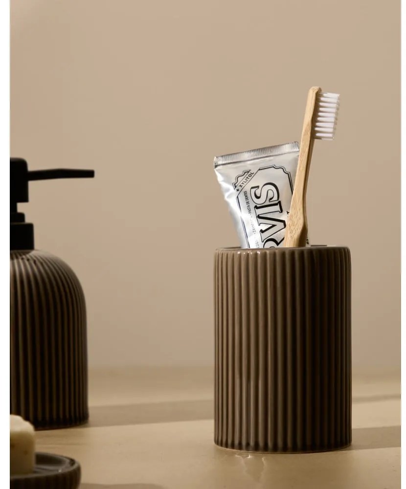 Tmavohnedý keramický téglik na zubné kefky Selime – Kave Home
