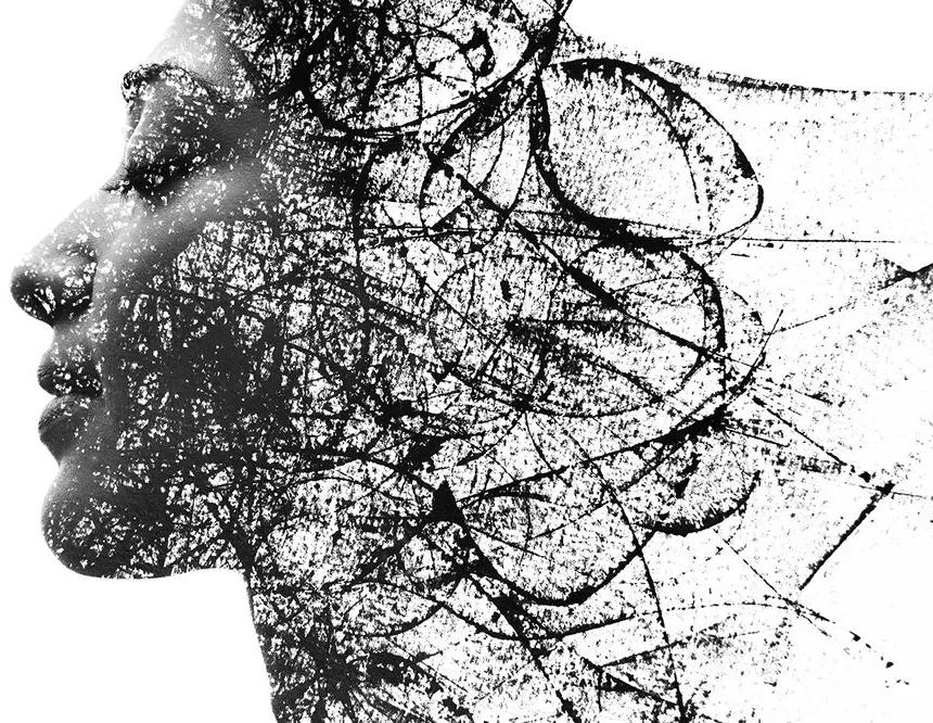 Samolepiaca tapeta žena s abstraktnými prvkami