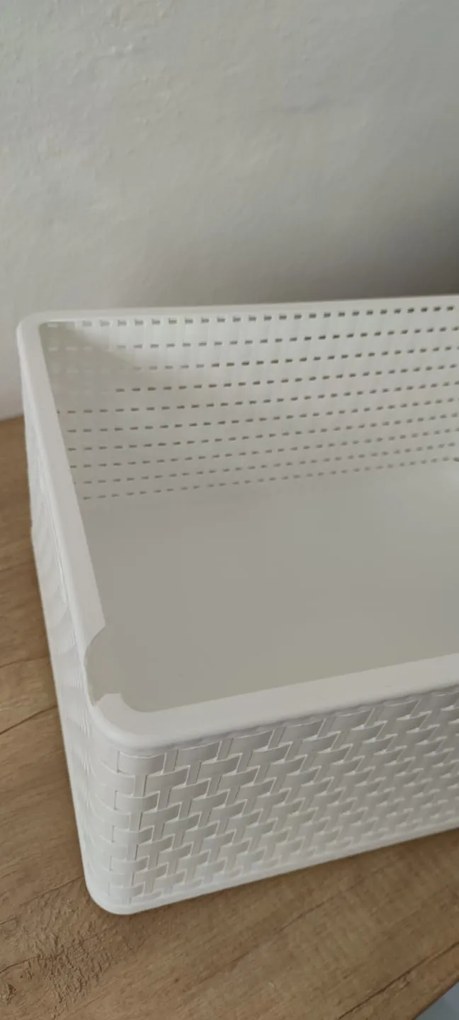 2. akosť - Plastový košík COUNTRY, rovný, biely (28 l - 43 x 33 x 22)