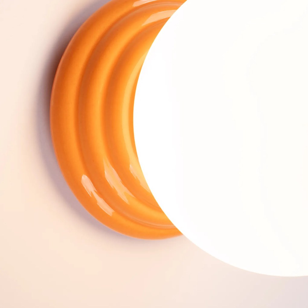 Nástenné svietidlo Zori, 1x biele sklenené tienidlo, or