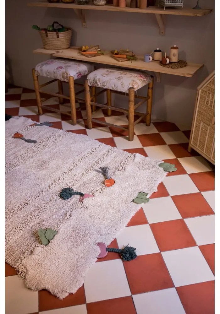 Krémový bavlnený detský hrací koberec 120x160 cm Veggie Garden – Lorena Canals