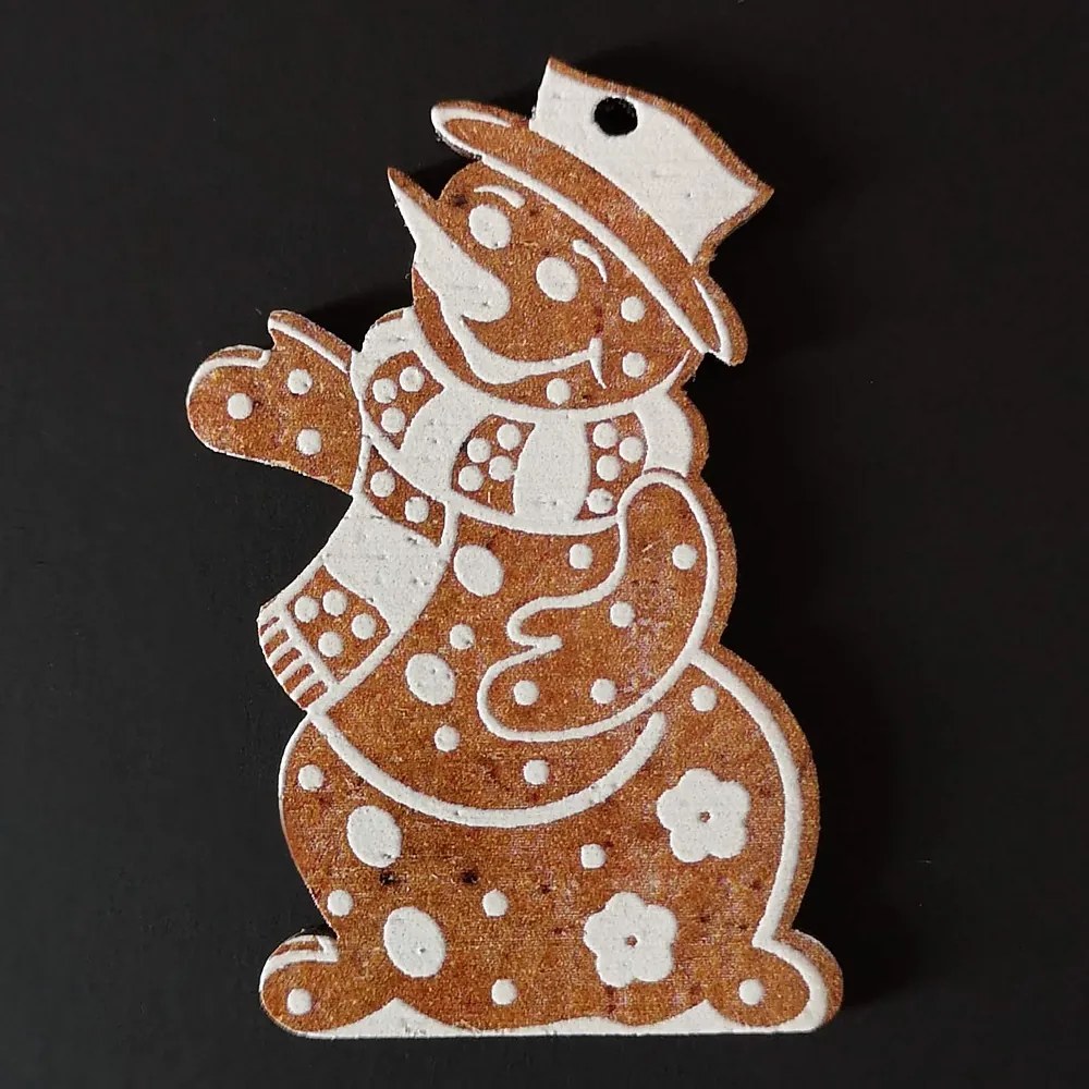 AMADEA Drevená ozdoba perníček svetlý - snehuliak 6 cm