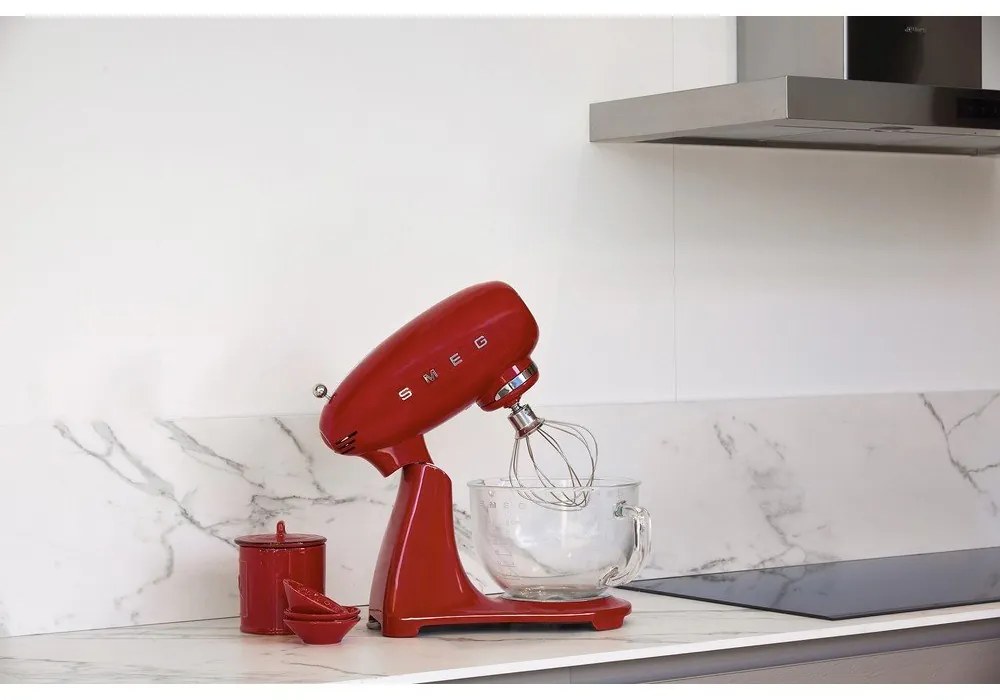 Červený kuchynský robot 50's Retro Style – SMEG
