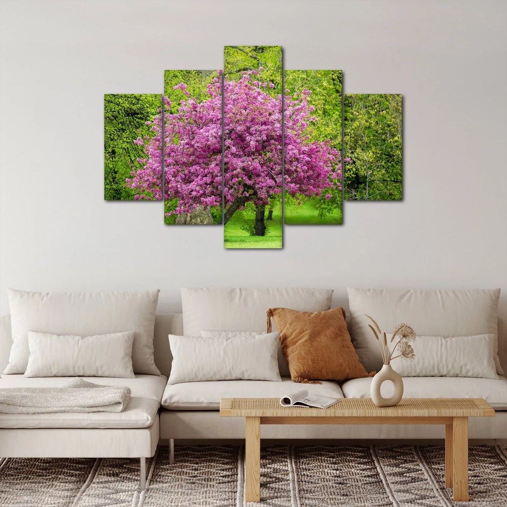 Obraz rozkvitnutého stromu na lúke (150x105 cm)