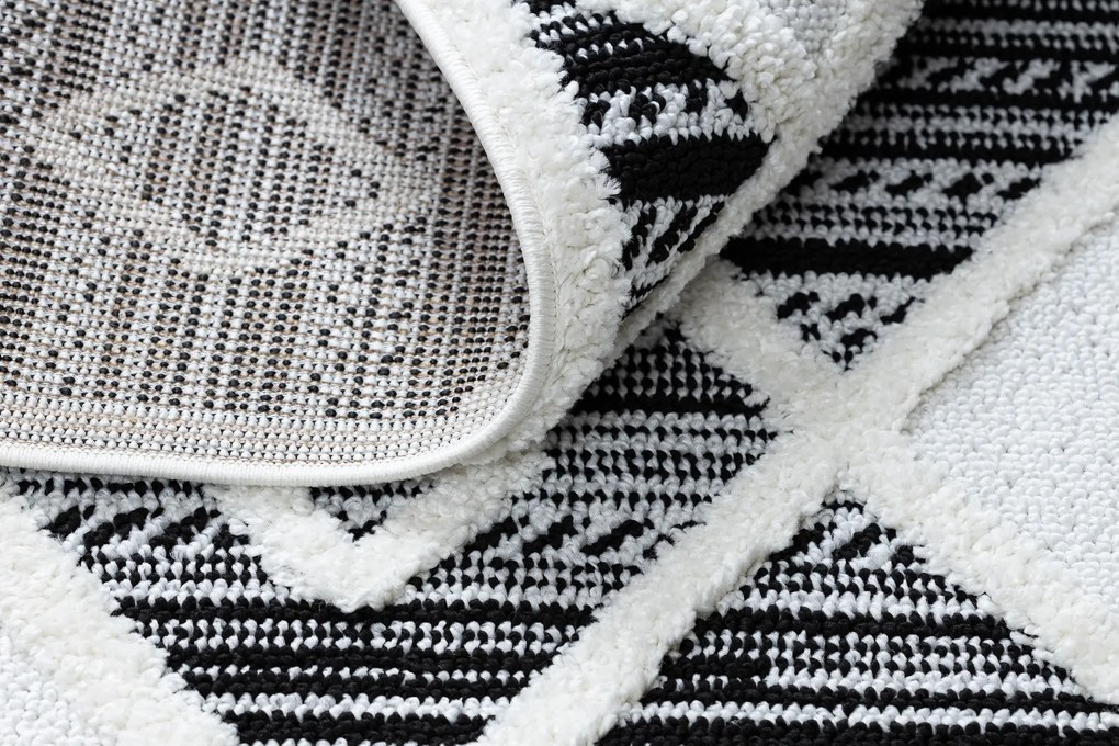 Koberec MAROC P662, čierno-biely, vzor diamant,Marocký Shaggy