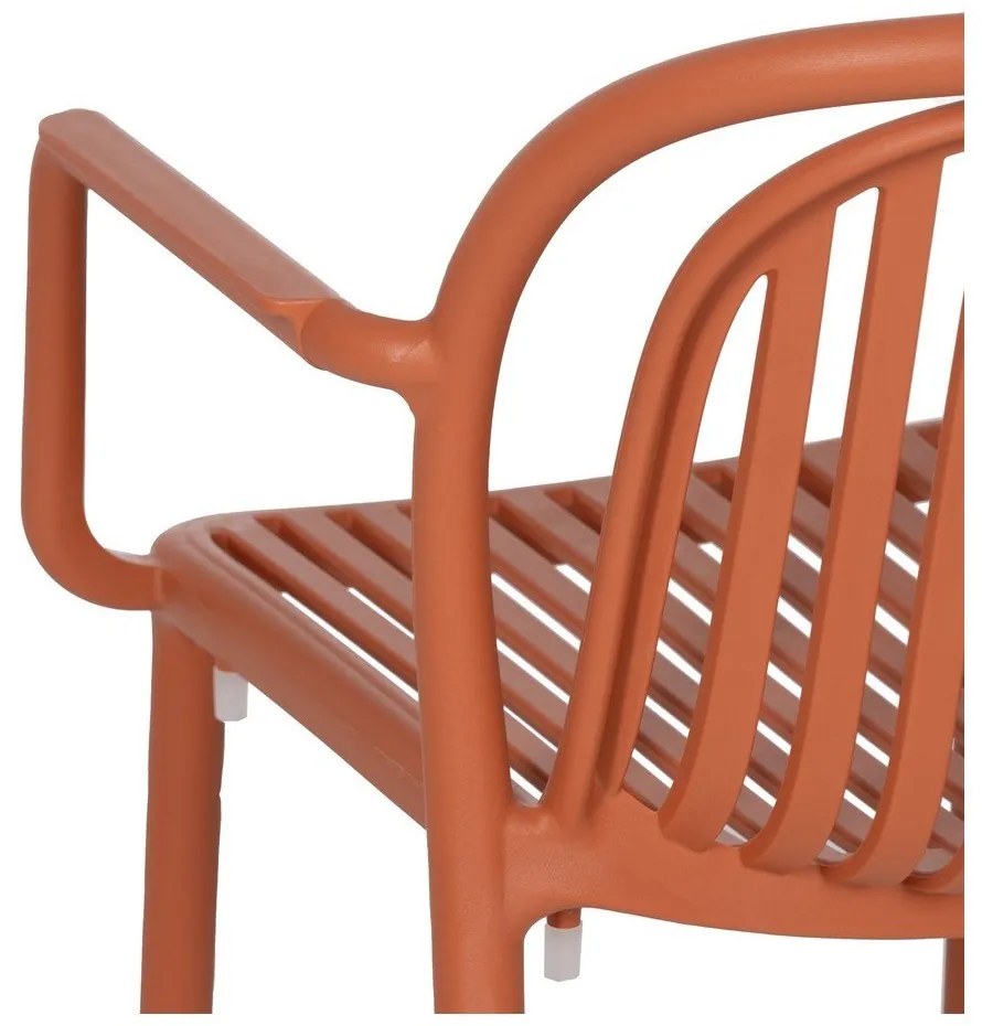 V terakotovej farbe plastová jedálenská stolička Alia – Ixia