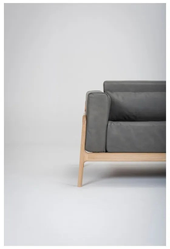 Tmavosivá pohovka z byvolej kože s konštrukciou z masívneho dubového dreva Gazzda Fawn, 210 cm