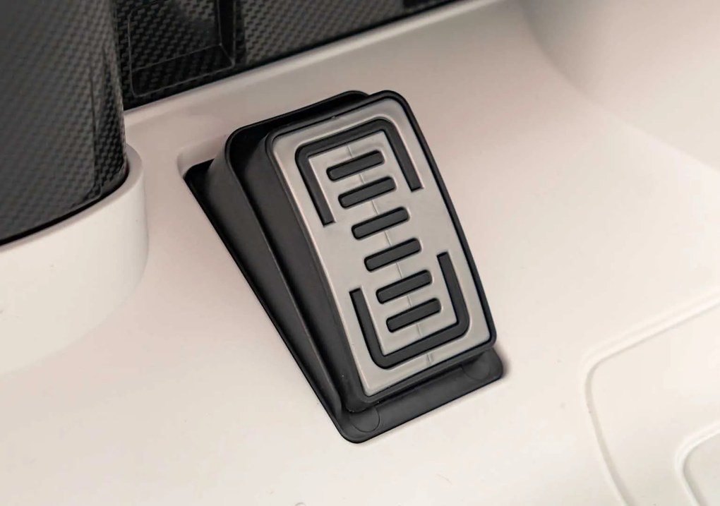 Ramiz Lamborghini SIAN Biele vozidlo