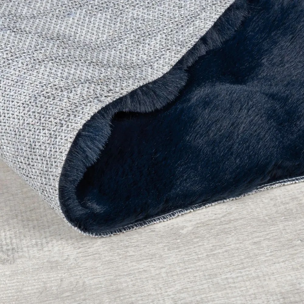 Tmavomodrá syntetická kožušina 80x150 cm Waffle Faux Fur – Flair Rugs