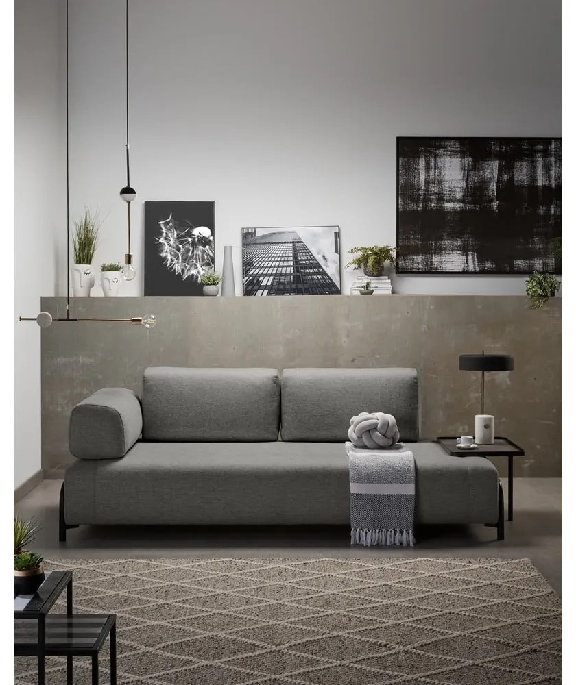 Tmavosivá pohovka s podrúčkami Kave Home Compo