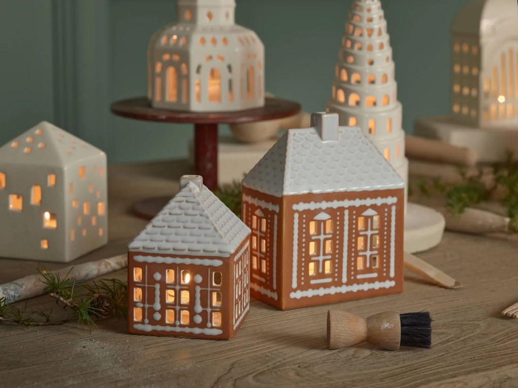 KÄHLER Porcelánový svietnik Gingerbread Lighthouse Medium