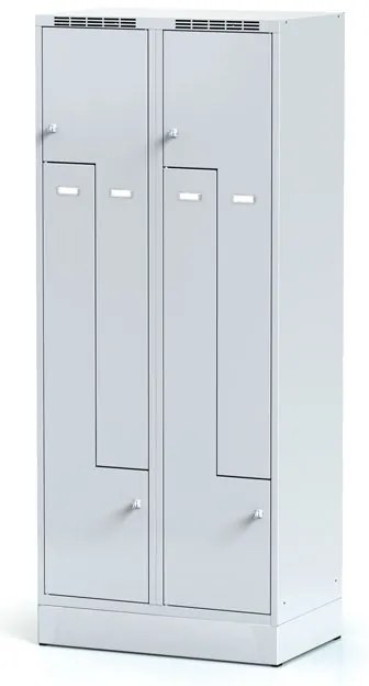Alfa 3 Kovová šatníková skrinka S6 Z na sokli, 4 oddiely, 1920 x 800 x 500 mm, otočný zámok, sivé dvere