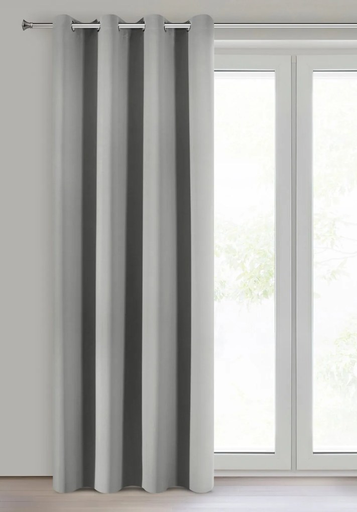 ZATEMŇOVACÍ ZÁVES NA KRÚŽKOCH ADLEY 135X250 CM STRIEBORNÁ