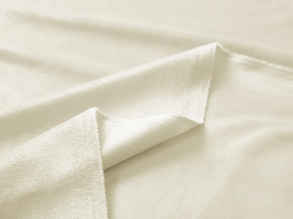 Biante Zamatový záves Velvet Prémium SVP-003 Smotanový - šírka 135 cm 135x160 cm