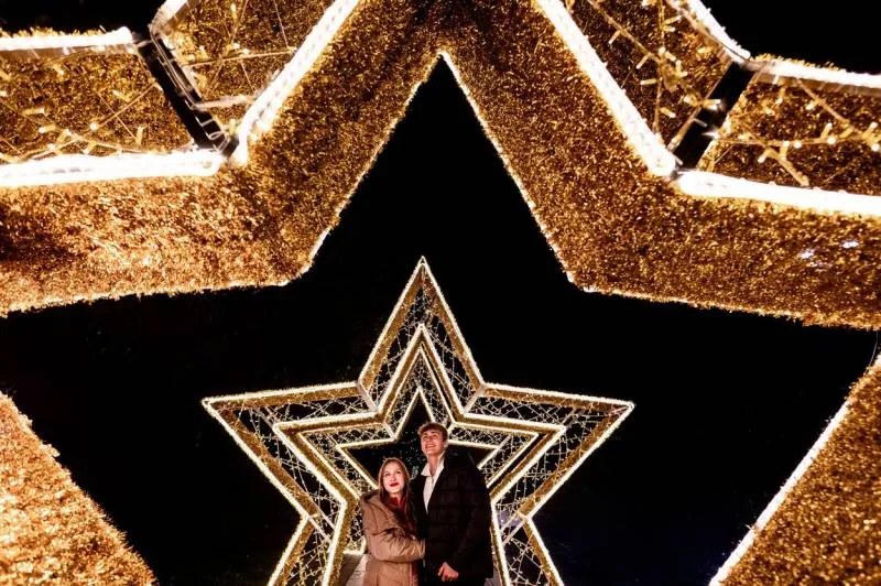 DECOLED LED světelná brána hvězda teple bílá 510 × 410 × 75 cm, 36 V, příkon 95,2 W, ze 4 dílů