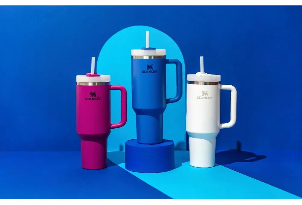 Biela termoska so slamkou z nehrdzavejúcej ocele 1,18 l Quencher H2.0 FlowState Tumbler Frost – Stanley