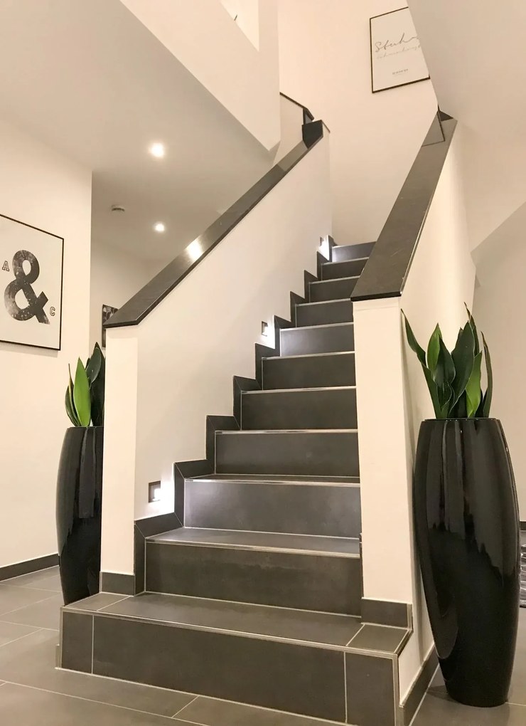 Kvetináč MAGNUM, sklolaminát, výška 100 cm, čierny lesk