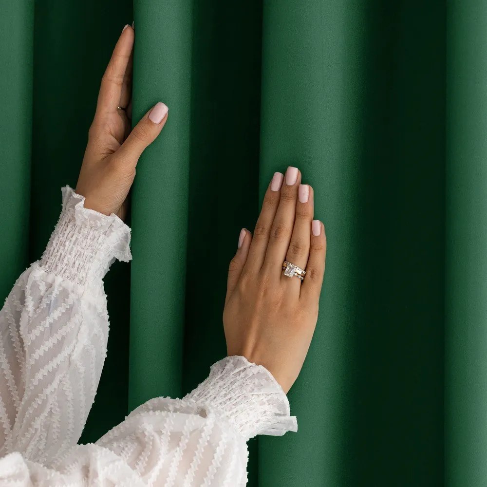 Tmavozelený dimout záves 140x250 cm Carli – Restilo