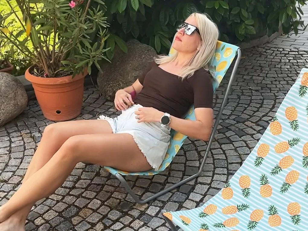 Súprava 2 ks skladacích plážových ležadiel SAND PINEAPPLE, farebné