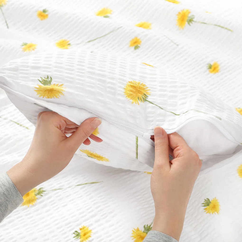 Goldea krepová obliečka na vankúš - púpavy 40 x 40 cm