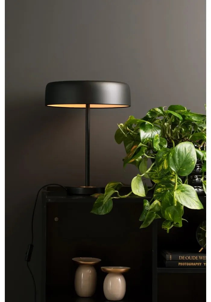Čierna stolová lampa s kovovým tienidlom (výška 40 cm) Gold Disc – Leitmotiv
