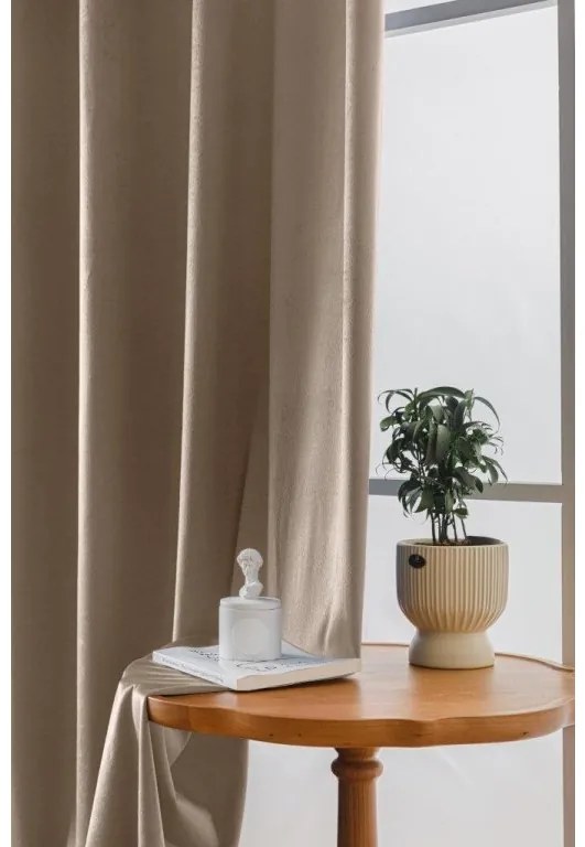 Svetlohnedý zatemňovací záves VELVET 140x250 cm Zavesenie: Riasiaca páska