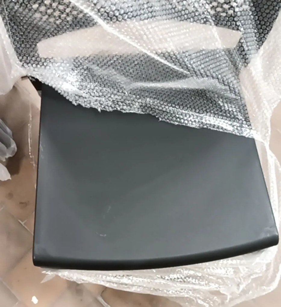 AKCIA Čierna plastová stolička PAGI II. akosť