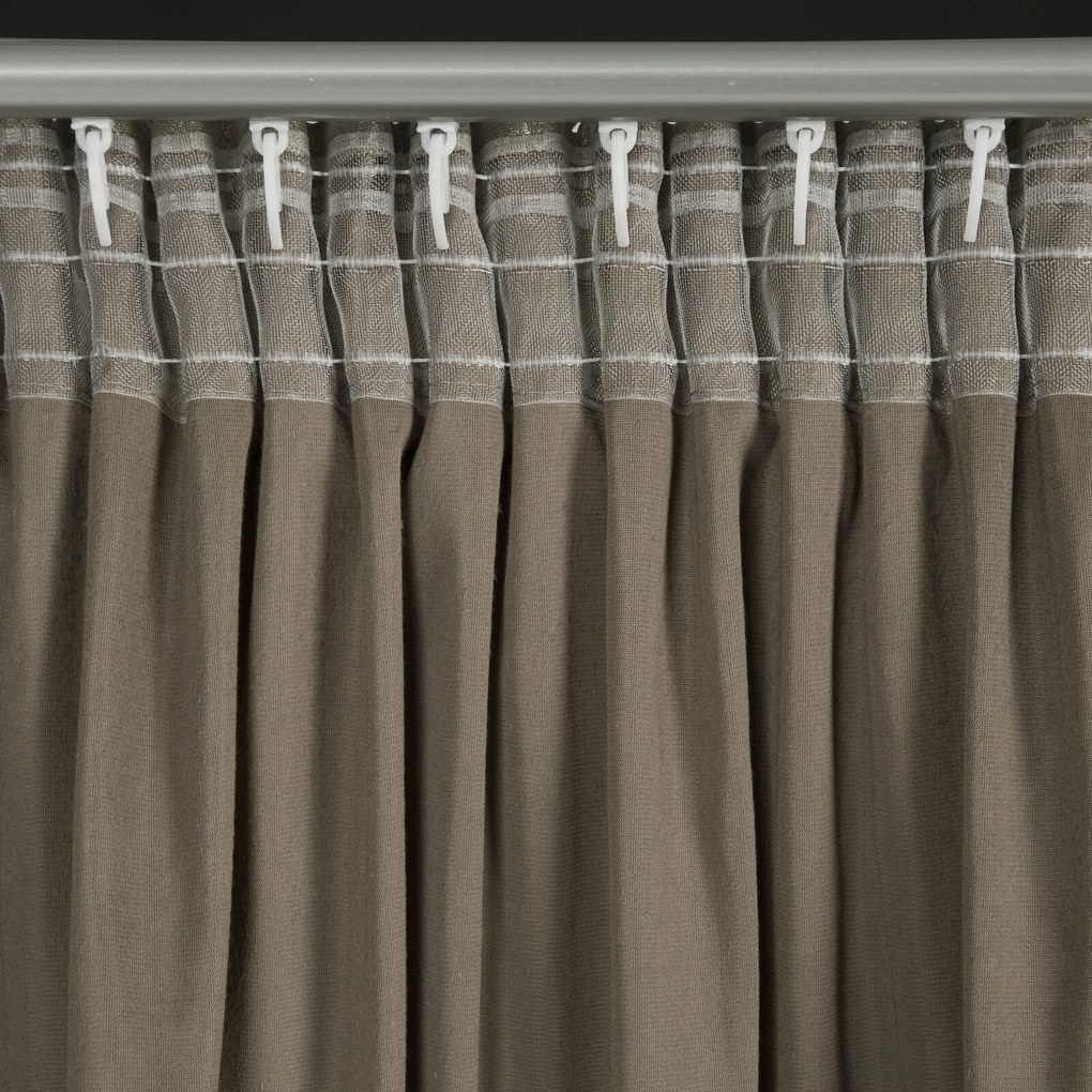 ZATEMŇOVACÍ ZÁVES NA PÁSKE INGRID 140X270 CM VZOROVANÁ