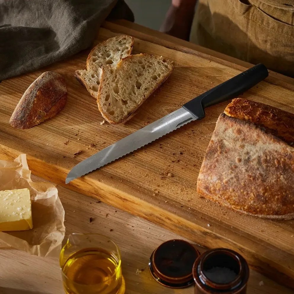 Fiskars Nôž na pečivo Hard Edge, 22 cm