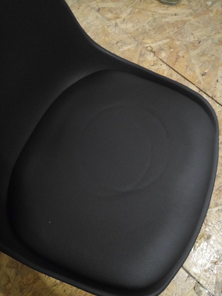 AKCIA Čierna barová stolička HOGA z eko kože II. akosť