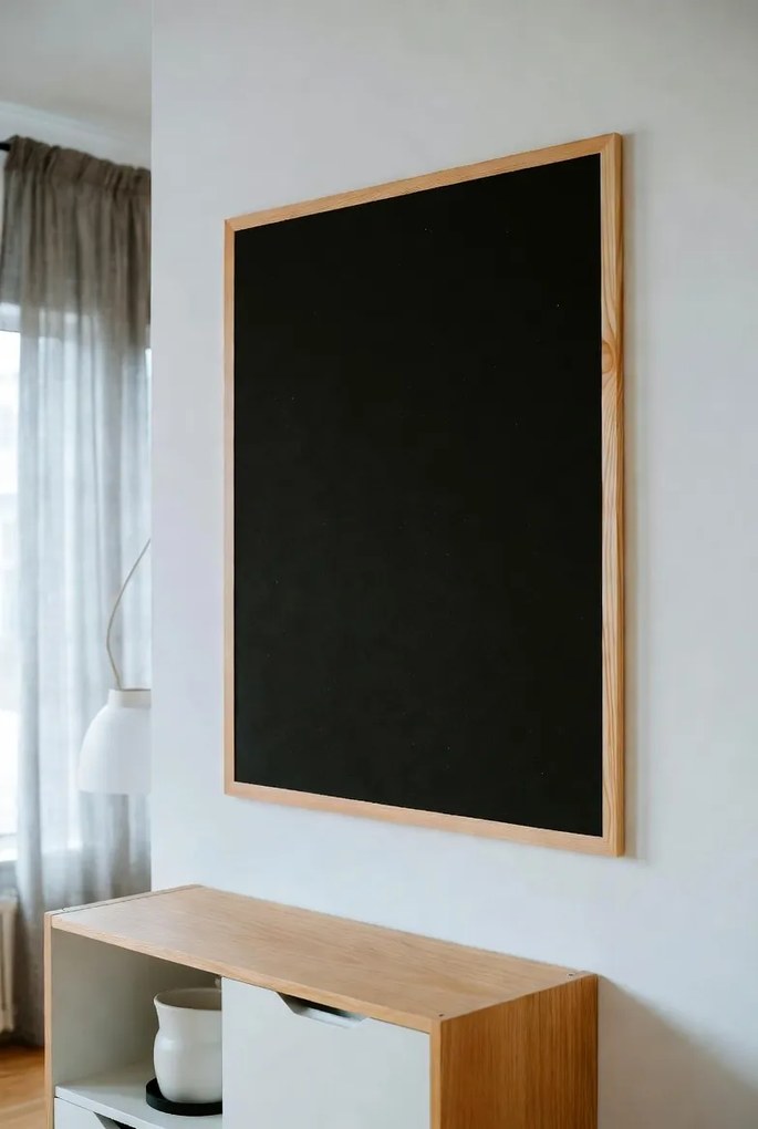 Toptabule.sk Čierna magnetická popisná tabuľa v prírodnom drevenom ráme CLASSIC 90x60 cm