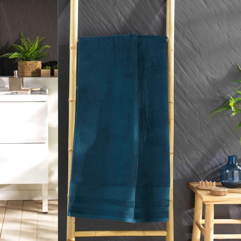 Tmavomodrá froté bavlnená osuška 70x130 cm Tendresse – douceur d'intérieur