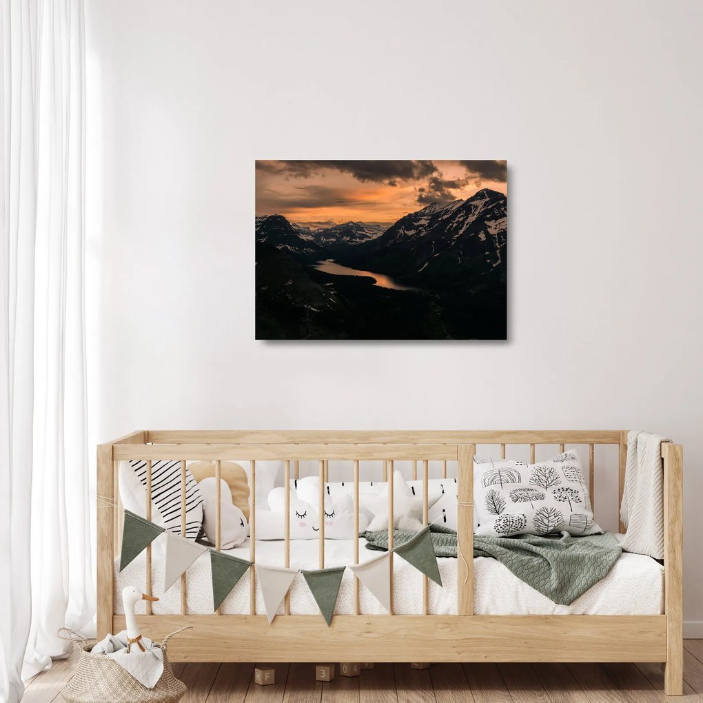 Sklenený obraz jazera medzi horami (70x50 cm)