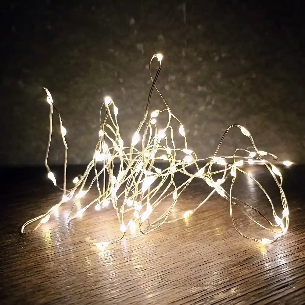 vianočné LED Svetielka strieborný drôtik tepla biela 20LWW na baterky  vnútorne s časovačom | BIANO