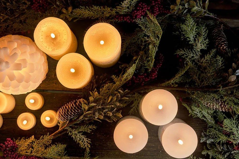 DECOLED LED svíčka, vosková, šiška, 14 x 18,5 cm, bílá