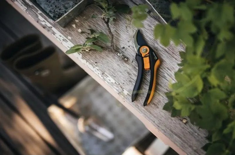 Fiskars Plus SmartFit P541 Nožnice záhradné dvojčepelové, 20,1cm 1057169