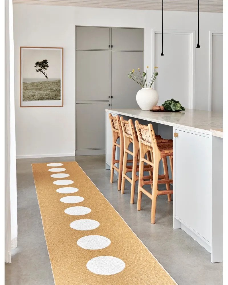 Okrovožltý vnútorný a vonkajší behúň 70x225 cm Vera Ochre – Pappelina