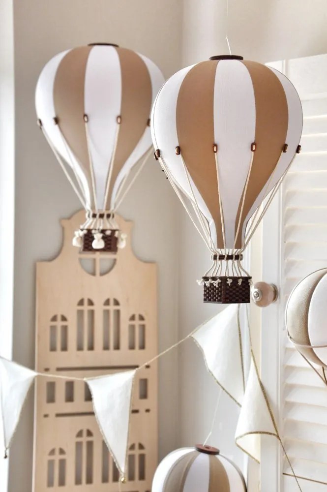 Dekoračný lietajúci balón béžová/biela – dekorácia do detskej izby S-28cm x 16cm
