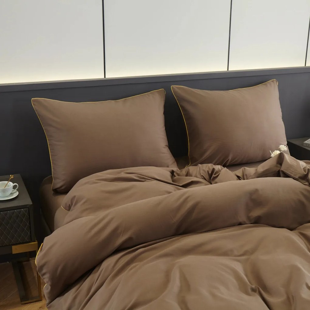 Dekorstudio Elegantné posteľné obliečky s lemovkou PGW - 05 v hnedej farbe Rozmer posteľných obliečok: Šírka x Dĺžka: 140x200cm + 1ks 70x80 cm