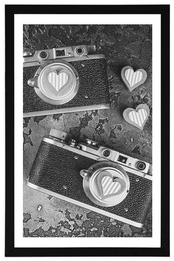 Plagát s paspartou dva retro fotoaparáty v čiernobielom prevedení