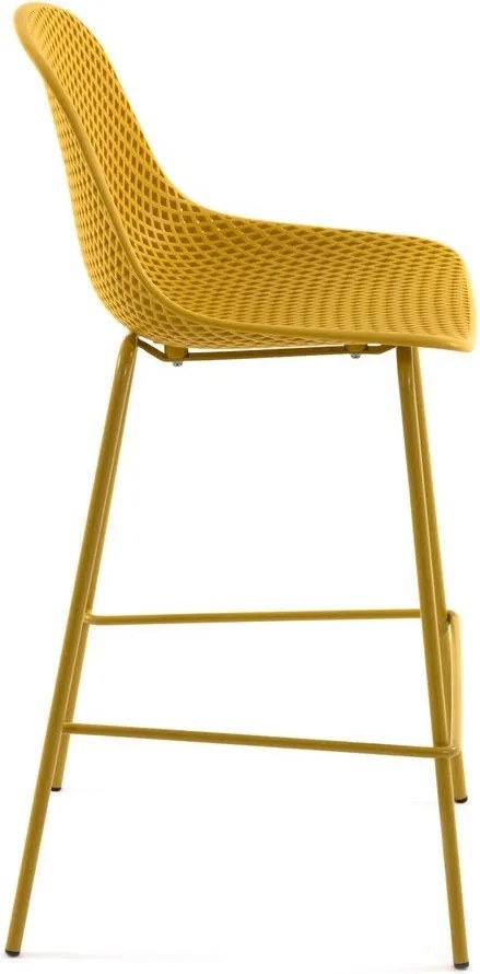 Okrovožltá kovová/plastová záhradná barová stolička Quinby – Kave Home