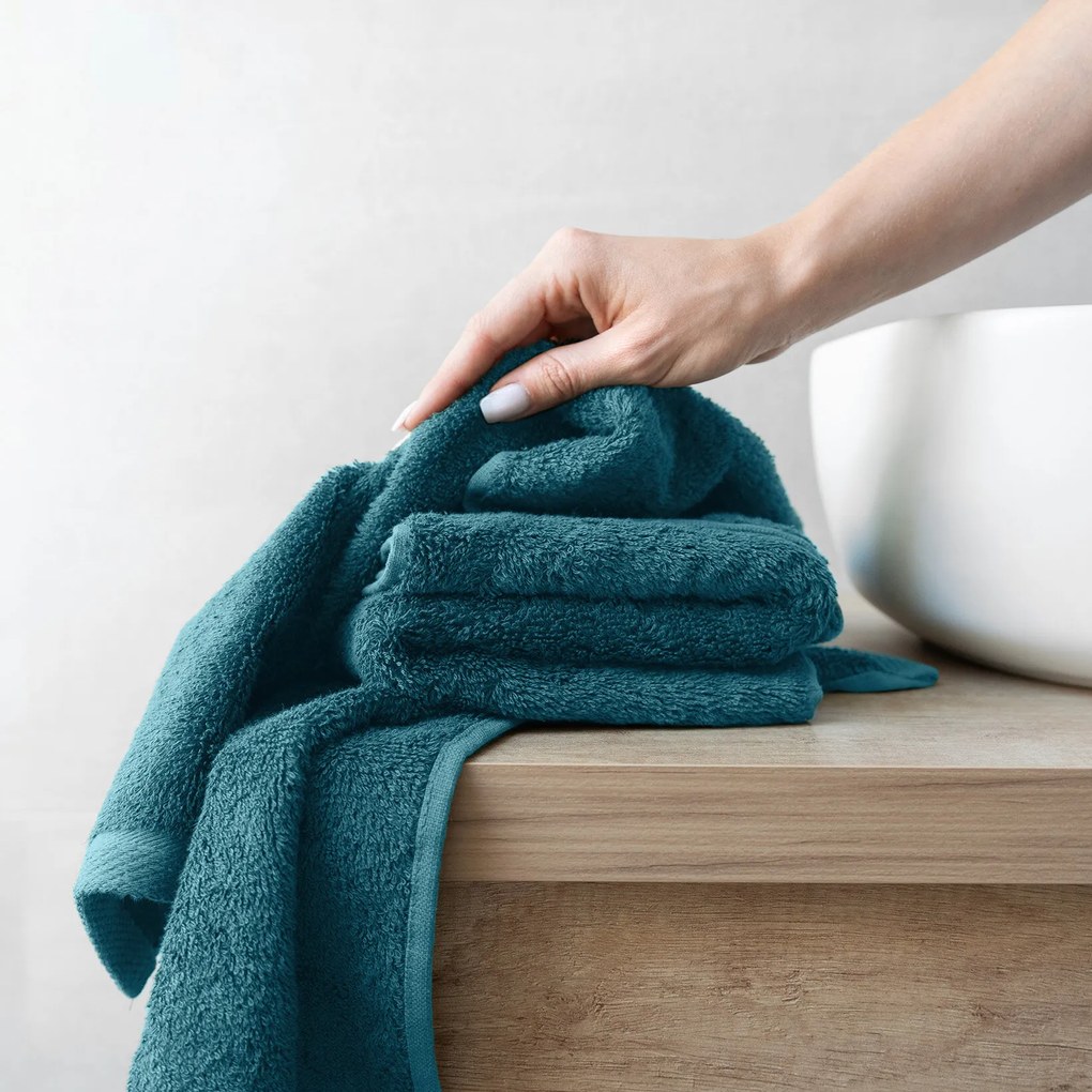 Goldea bambusový uterák/osuška - petrolejový 30 x 50 cm