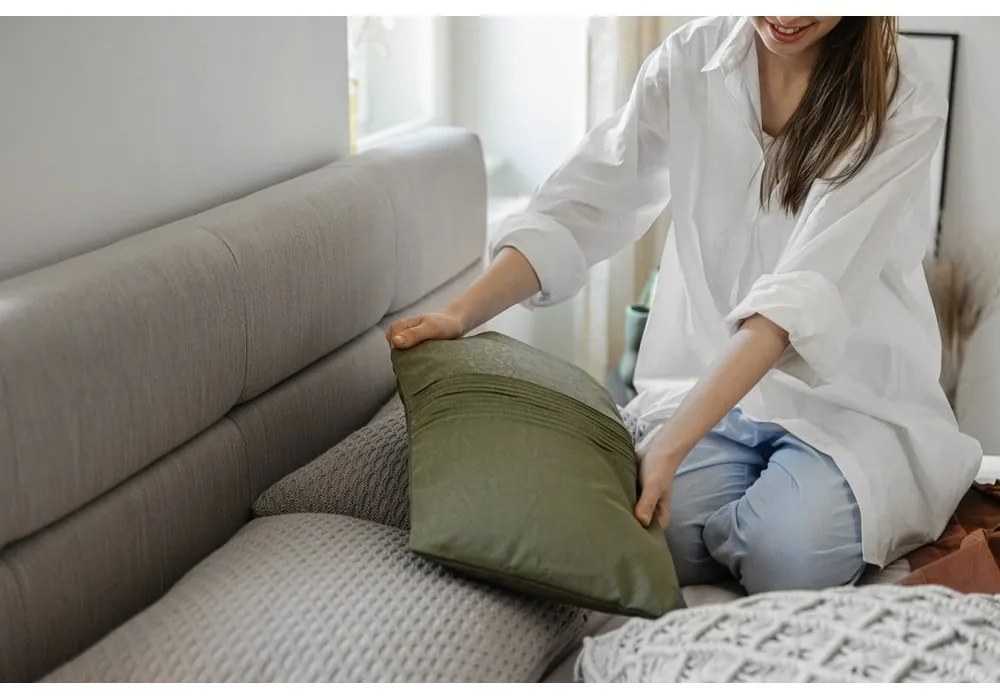 Béžová čalúnená dvojlôžková posteľ s úložným priestorom s roštom 160x200 cm Lotte – Meise Möbel