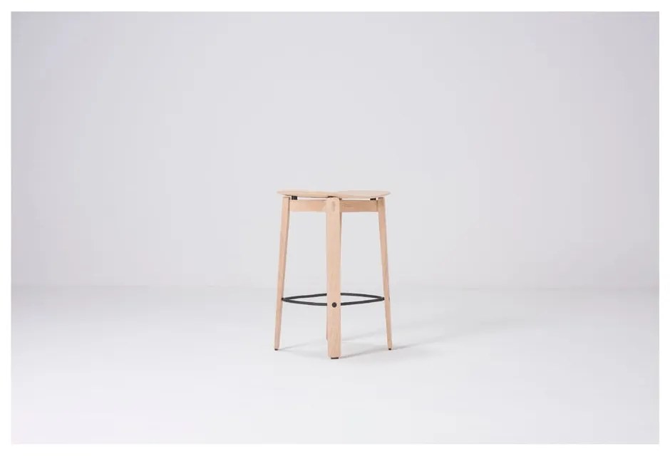 Barová stolička z dubového dreva v prírodnej farbe (výška sedadla 65 cm) Nora – Gazzda