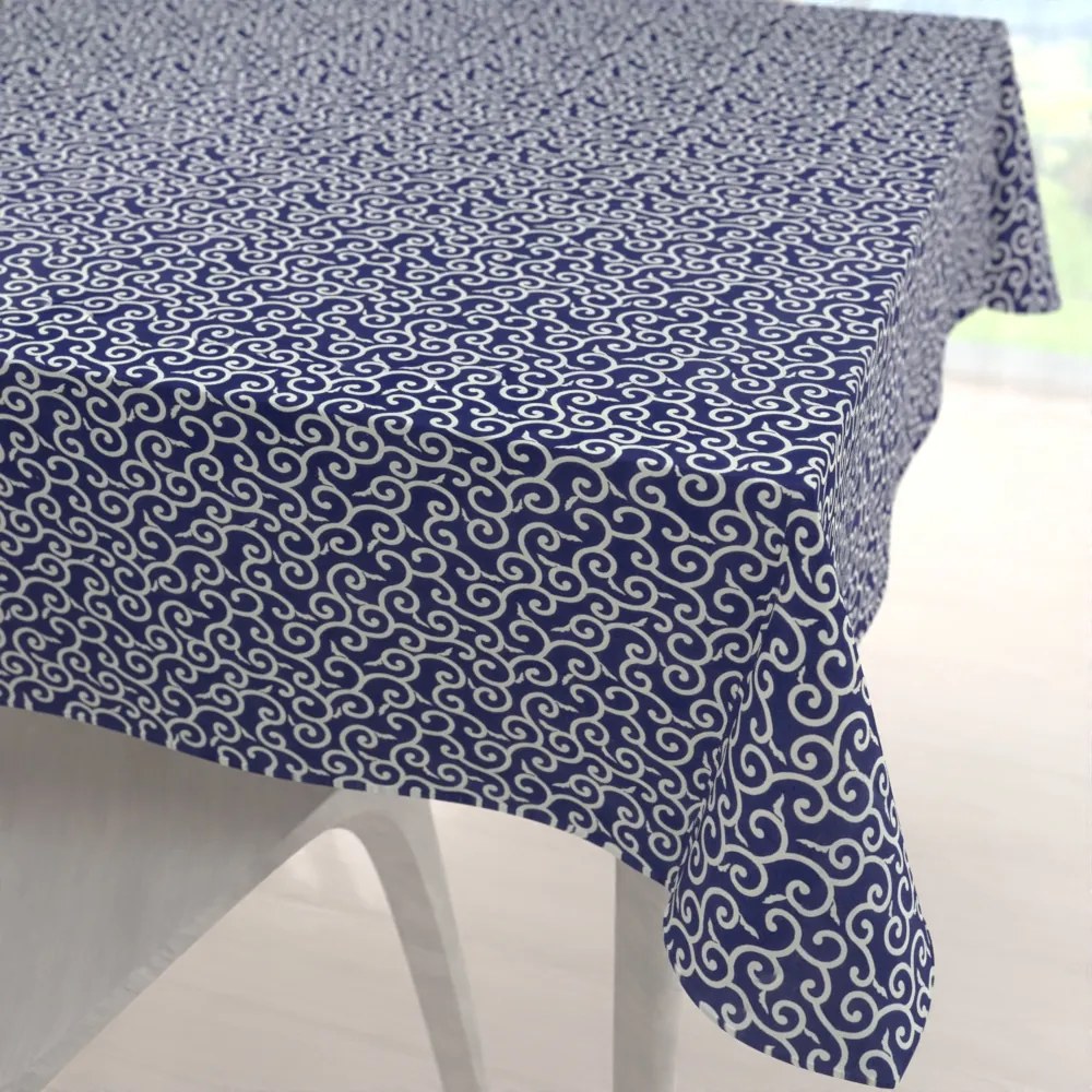 Biante Bavlnený štvorcový obrus Sandra SA-257 Ornamenty na tmavo modrom 130x130 cm